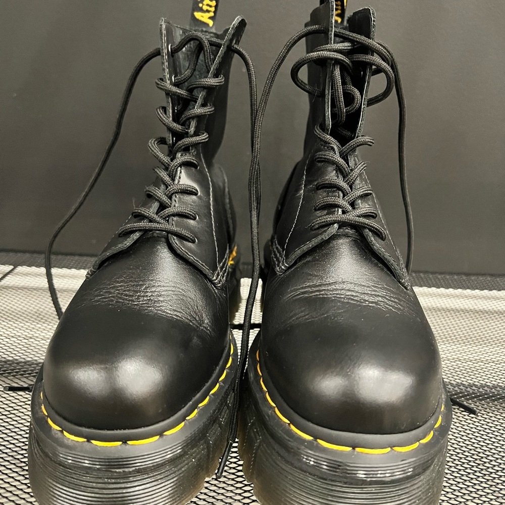 Dr. Martens air wave platform boots size 8